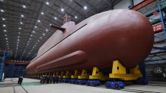 По данни на КНДР подводницата тежи 8700 тона и локацията ѝ се пази в пълна секретност