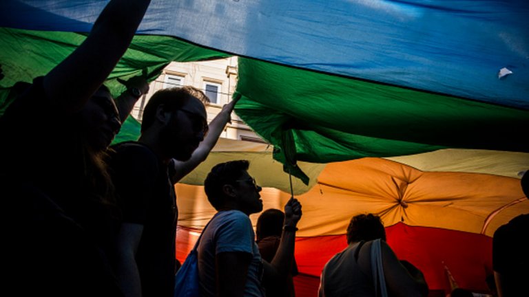 За последен път гей парадът в Истанбул се проведе през 2014-а година. От три години насам, той е забраняван или прекратяван от властите.