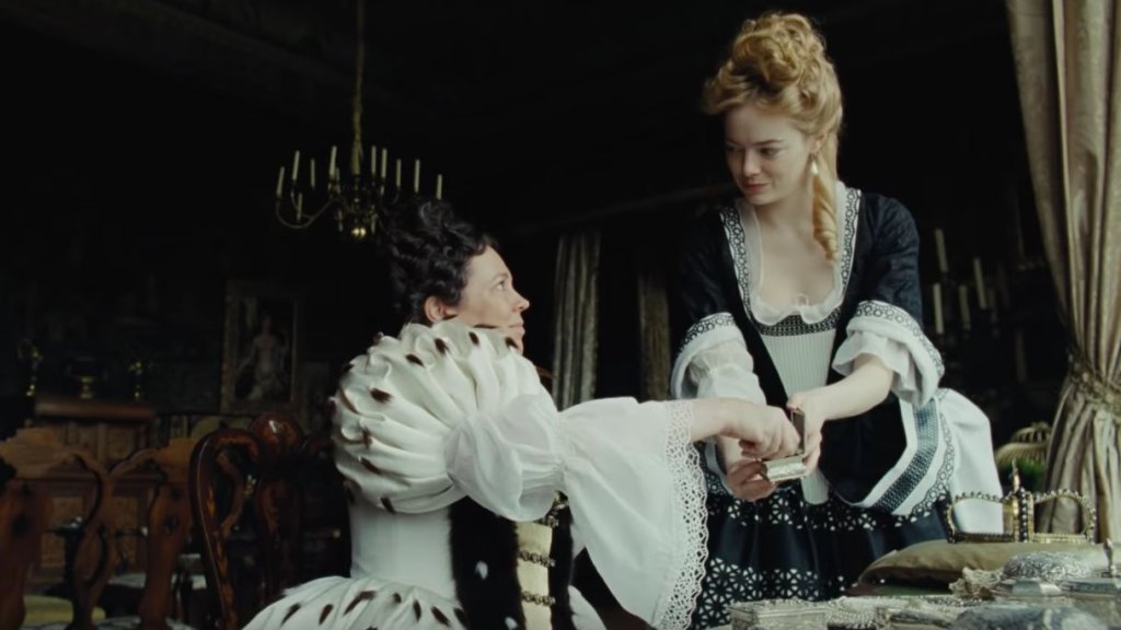 \"The Favourite\"
Комедията на Йоргос Лантимос е силен претендент за големите кино награди. А трите актриси, Оливиа Колман, Ема Стоун и Рейчъл Вайс вече са начело на списъците с предположения за номинирани за \"най-добра актриса\" на \"Оскарите\"