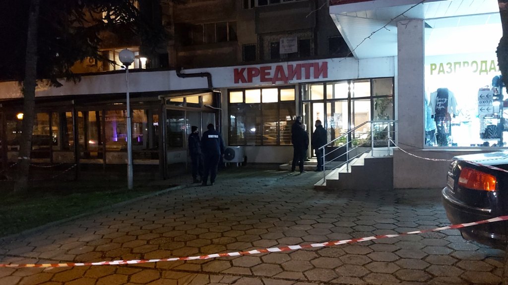 Стрелба в офис за бързи кредити в Стара Загора, има загинал