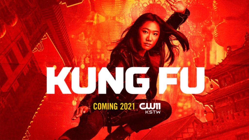 Kung Fu (CW) - 7 април
Понесъл се на вълната на азиатската репрезентация в модерната култура, новият сериал на CW разказва за млада американка от азиатски произход - Ники Шен, която се завръща към живота си, след като няколко години е била в изолиран манастир в Китай, където учи кунг-фу. Близките ѝ веднага започват да я притискат да се върне в колежа и да стабилизира живота си, но наученото в манастира я праща по нов път - този на войн в търсене на справедливост за слабите. В родния си Сан Франциско тя ще се изправи срещу китайската мафия на Триадите, като същевременно с това трябва да разкрие истината зад убийството на своя учител. Сериалът е нещо като ребуут на старото шоу със същото име, в което актьорът Дейвид Карадайн влиза в ролята на тръгнал си от Шао Лин монах, който обикаля из Американския Запад и се бие с лошите.