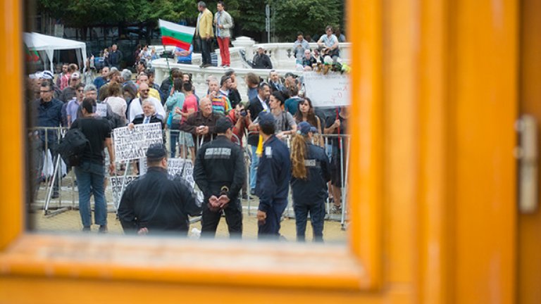 Парламентът не работи - няма кворум