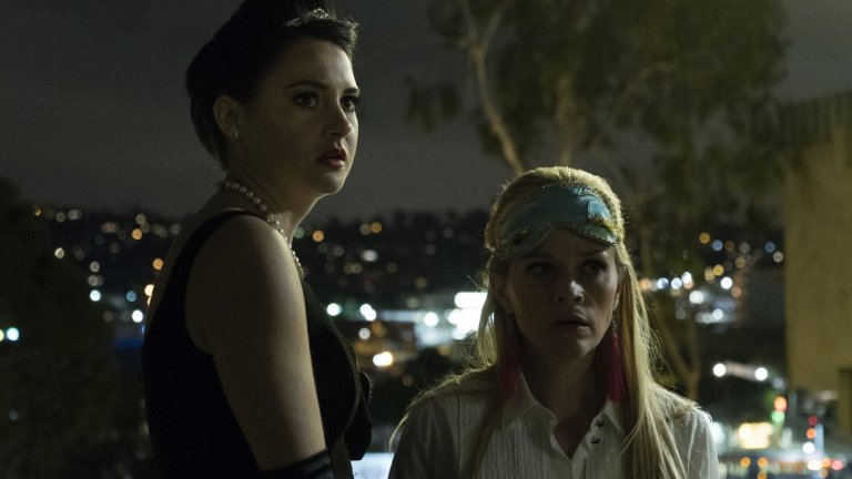 Светът научава за Шайлийн Уудли, когато тя е на 20 години и е номинирана за „Златен глобус" за ролята си в „Потомците" и акостира успешно в Холивуд като гневната дъщеря на Джордж Клуни. След това започва да взима все по-правилни решения в кариерно отношение.