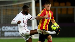 Милан навакса два гола пасив, но остава далеч от върха