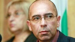 Здравният министър д-р Стефан Константинов предлага да се вдигне до 50 години възрастта за зачеване ин витро в България