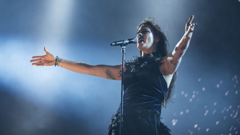 Nightwish (Флоор Янсен) - Elan
Анет обаче не се задържа дълго - само два албума, а след нея дойде холандката Флоор. В офиса дори има мнения, че нейният глас най-много подхожда на бандата. Може би и те така мислят с оглед на това, че тя доста се позадържа.