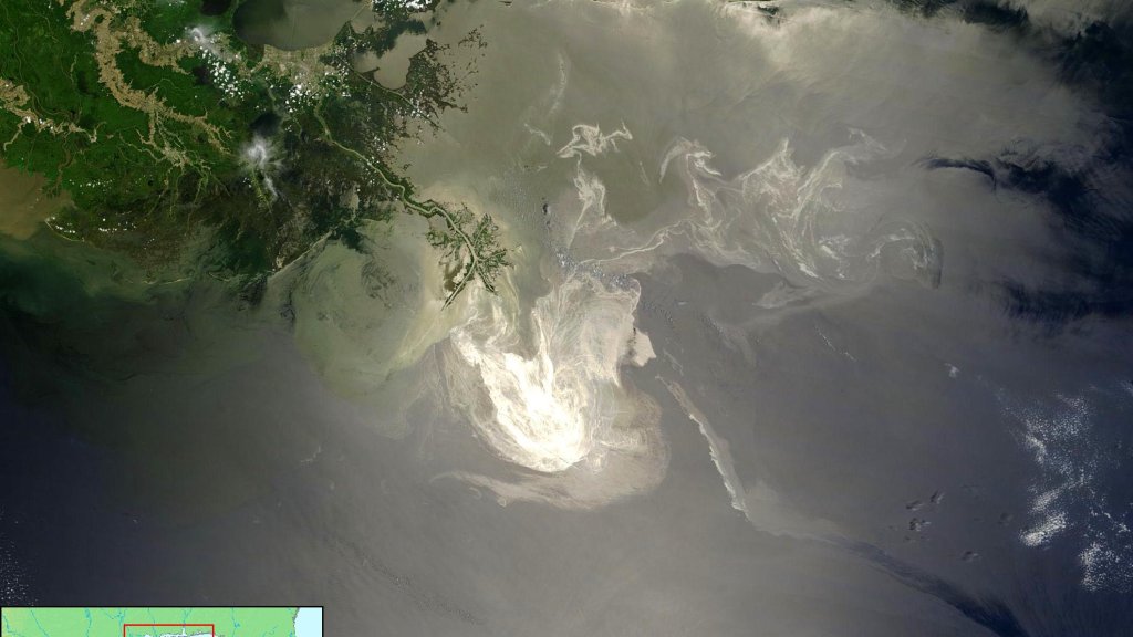 Deepwater_Horizon_oil_spill_-_May_24,_2010_-_with_locator