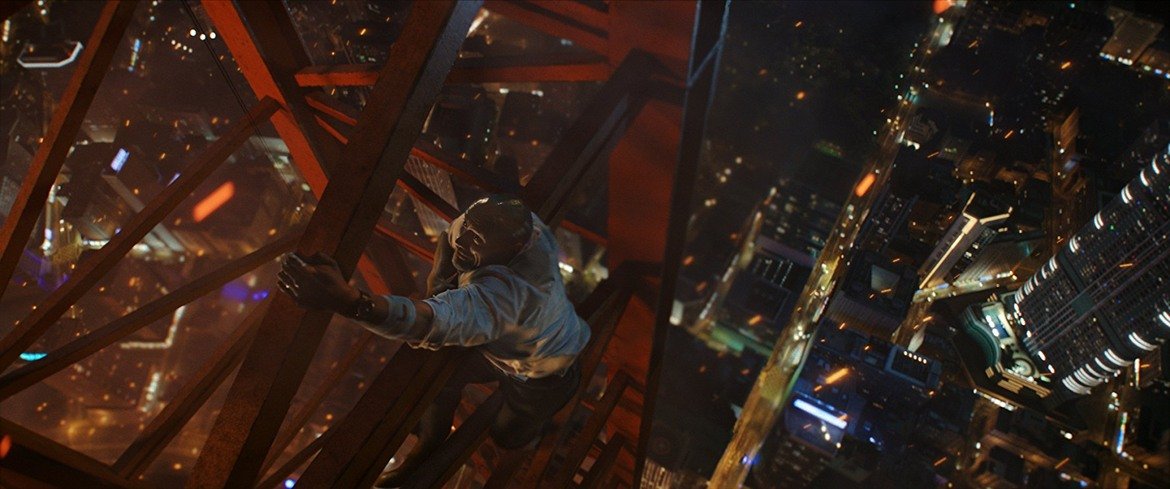 

Skyscraper
Дуейн Джонсън надвива смъртта и обръща наопаки законите на физиката в новия си блокбъстър. Този път Скалата влиза в образа на бивш агент на ФБР, изгубил крака си по време на провалена мисия, който трябва да спаси семейството си от окупиран високотехнологичен небостъргач в Китай. 

