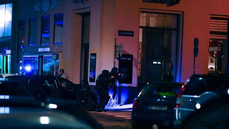 Жертви и ранени след терористичен акт в центъра на Виена