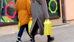 Моден бранд продава чанта, която имитира найлонова торбичка, за 1790 долара