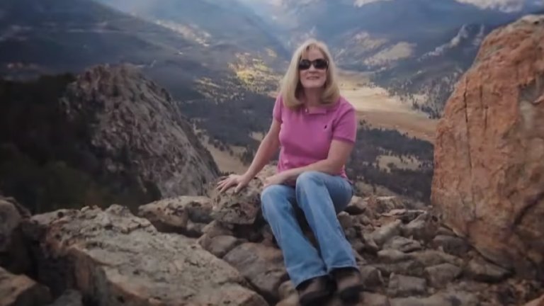 Wild Crime
Къде да гледате: Disney+
Първият сезон на поредицата проследява смъртта на Тони Хентърн - жена, които при посещение на Скалистите планини се подхлъзва и пада в пропаст.  Или поне това е версията на съпруга ѝ Харолд Хентърн, който е бил до нея в момента на трагедията. Тони и Харолд са смятани за образец на американското семейство. Походът до Скалистите планини е планиран, за да отпразнуват 12 години брака, който всичките им съседи описват като “щастлив”.
Но макар на първо четене да не се намират поводи за съмнения, които да покажат на полицията, че не става въпрос за инцидент, а за убийство, близките на Тони имат друга теория за случилото се.