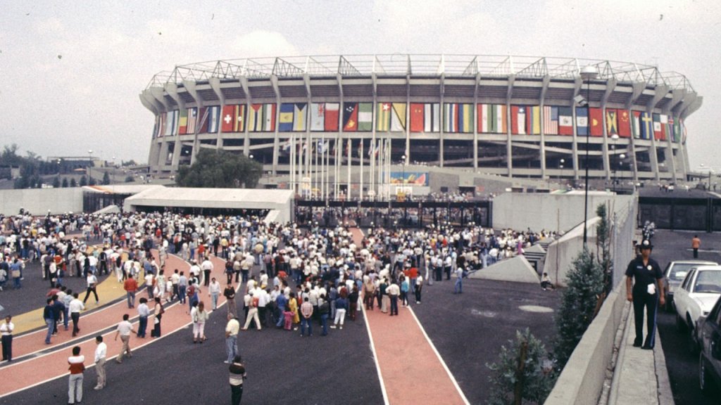 1280px-Mexico_stadium_1986
