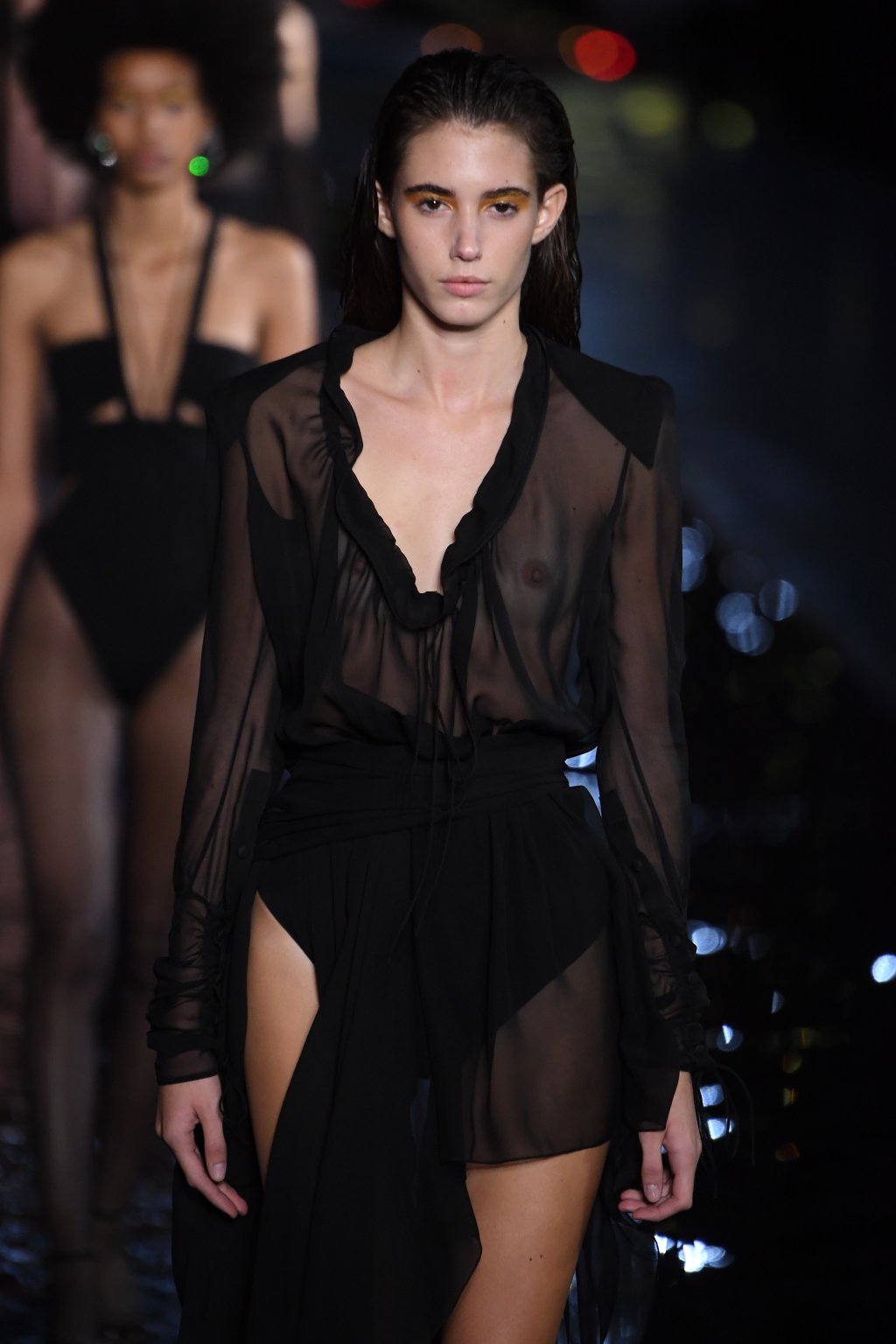 Модел на YSL за сезон пролет-лято 2019 година