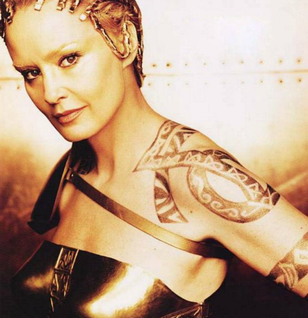 Джесика Ланг е Тамора в „Тит” (1999)