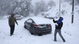 За първи път от 30 г. насам: Снежната буря в Калифорния в снимки