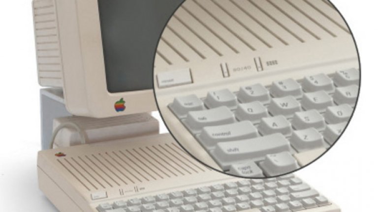 Превключване между клавиатурите
През 1984 години Apple все пак опитват да въведат клавиатурата на Дворак и в този "портативен" персонален компютър, модел Ilc, те добавят възможност да се превключи между неговата подредба и традиционната QWERTY клавиатура.