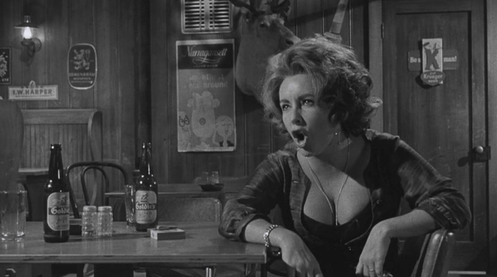 Елизабет Тейлър в \"Кой се страхува от Вирджиния Улф?\" (Who\'s Afraid of Virginia Woolf, 1961)
Застаряващата и досадна Марта има голяма  уста и определено  знае как  да я използва. Независимо дали става въпрос за скандал  с мъжа й или пиене в обилни