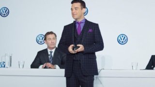 Robbie-Williams-123304-detailp