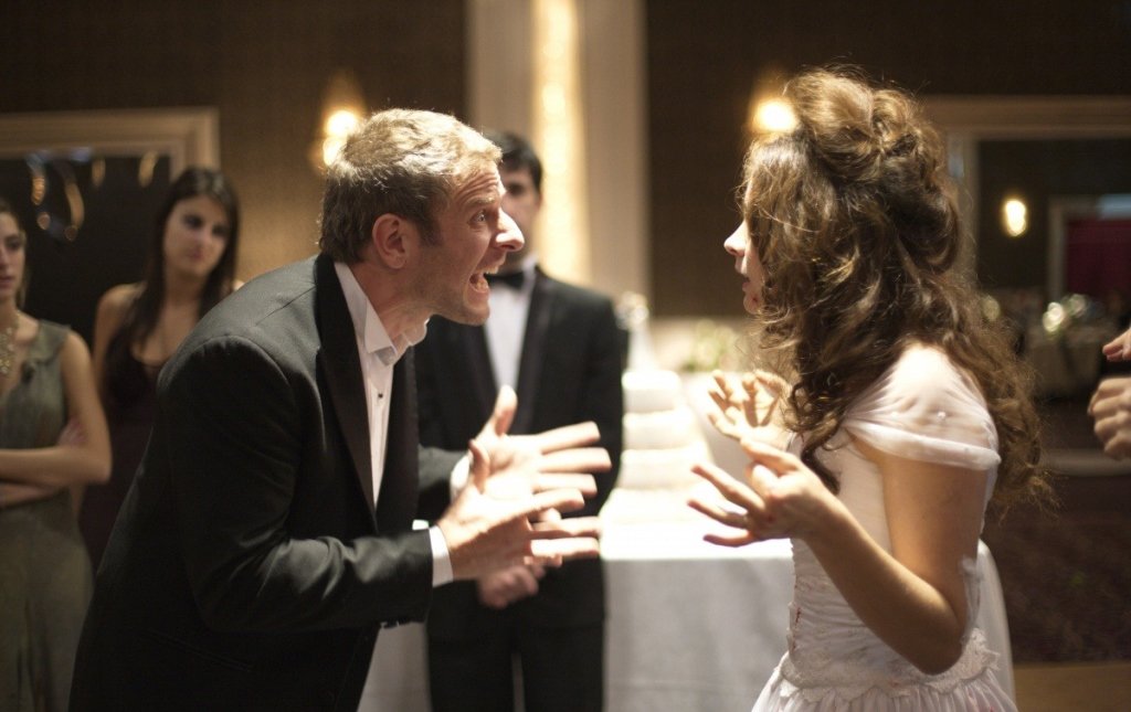 Диви истории: Номинираният за Оскар Оскар“ аржентински филм от 2014 година е заглавие, което много хора биха пропуснали, а не трябва. Див, странен и много приятен, той обединява шест независими абсурдни и невероятни истории. Перфектна драматургия, окъпана