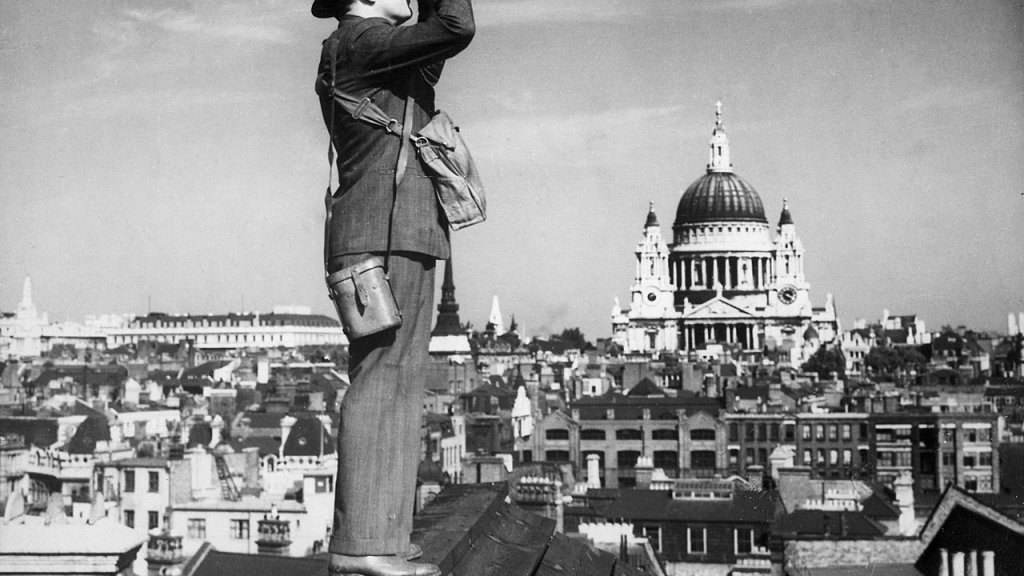 1280px-Battle_of_britain_air_observer