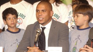 1280px-Ronaldinho06Jun2005Abr