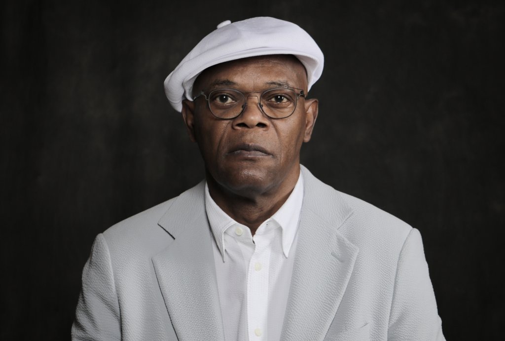 Имал е проблеми с наркотиците
Един от тези тежки периоди идва заради ранните му неуспехи. Актьорът първоначално се занимава най-вече с театър, а филмовите роли, които получава, са малки и незапомнящи се (включително в "Пристигане в Америка" с Еди Мърфи и "Екзорсистът 3"). Натрупаното недоволство го тласка към дрогата. Джаксън признава, че е започнал да пуши марихуана и да взима LSD още в първата си година в колежа, в който неуспешно следва океанска биология. Наркотиците се завръщат в живота му през 1990-а, когато вече е актьор. Тогава обаче започва да пуши кокаин. 
Осем месеца по-късно идва сривът - Джаксън отиваергенско парти в Ню Йорк и се напива. След това си купува кокаин и припада, докато го приготвя на кухненската маса. Така го открива ЛаТаня. На следващия ден той влиза в клиника. В този период започва да се пита дали той самият не е пречката пред това да постигне нещо повече. Осъзнава, че е уморен от гнева си и дължи на хората, които го обичат, да се промени. Остава чист и до днес.