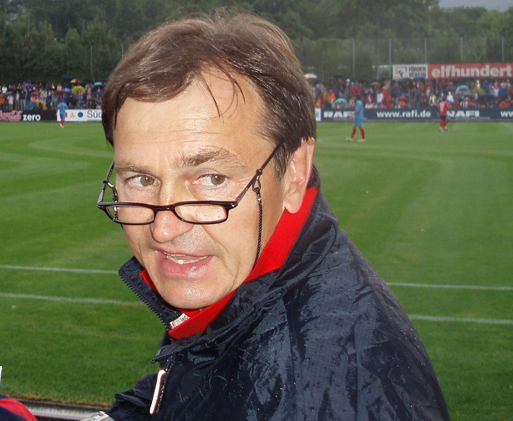1247px-Ewald_Lienen