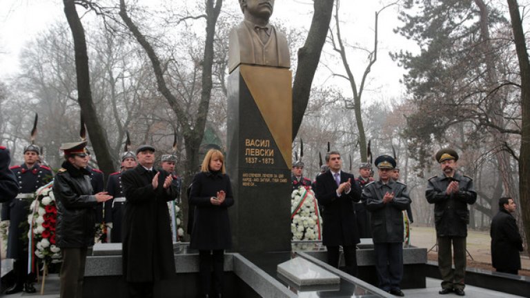 На тържествената церемония по откриването на новия паметник присъстваха кметът на район Оборище Васил Цолов, кметът на София Йорданка Фандъкова и президентът Росен Плевнелиев