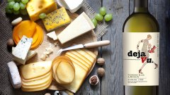 Dеjа Vu Совиньон Блан и Семийон е едно много нежно вино, подходящо за пролетта и добре съвместимо със свежи салати, сирена и леки зеленчукови или морски предястия