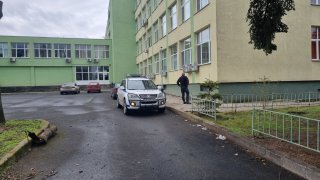 Според училищния директор Диан Стаматов трябва да има ясна и разписана процедура за действие за такива случаи