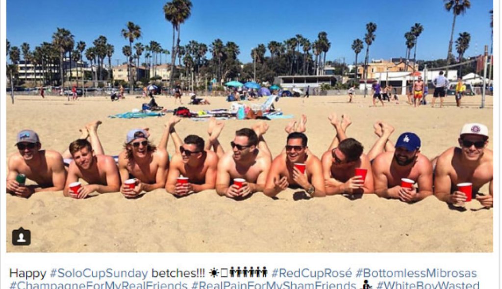 Профилът Bros Being Basic е създаден през 2014 година и има над 430 000 последователи