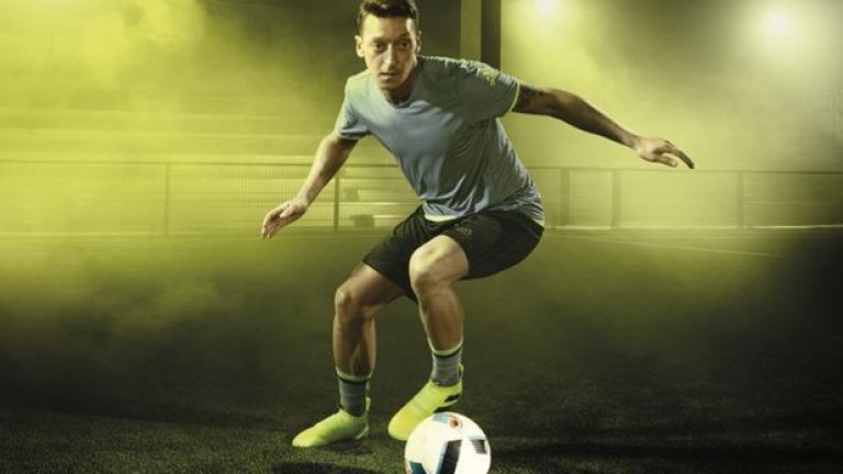 Пол Погба, Иван Ракитич и Месут Йозил са сред играчите, които ще носят жълтите ACE 16+ PURECONTROL