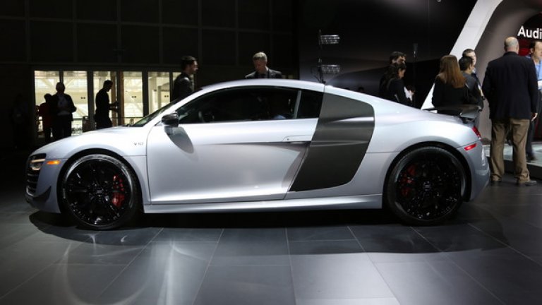 Audi R8 competition
Това е най-мощният сериен модел в историята на Audi. Задвижването е поверено на познатия от Lamborghini 5,2-литров V10 с 570 конски сили, с 45 повече от „нормалния” вариант на R8 V10. Ускорението от 0 до 100 кч/ч отнема точно 3,2 секунди. Производствената серия ще е едва 60 коли, всички оборудвани с автоматик с двоен съединител.