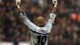 "Не е шега, просто съм луд!": Вратарят, който играеше с №10 в Серия "А"