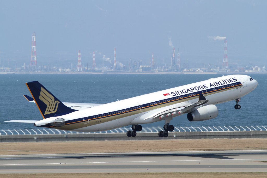 Singapore_Airlines_A330-300X(9V-STE)_(4469444687)