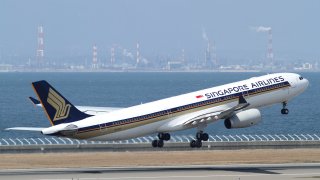 Singapore_Airlines_A330-300X(9V-STE)_(4469444687)