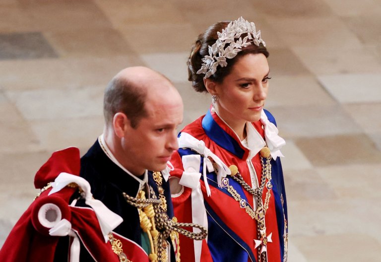 Престолонаследникът принц Уилям и неговата съпруга Кейт по време на коронацията.