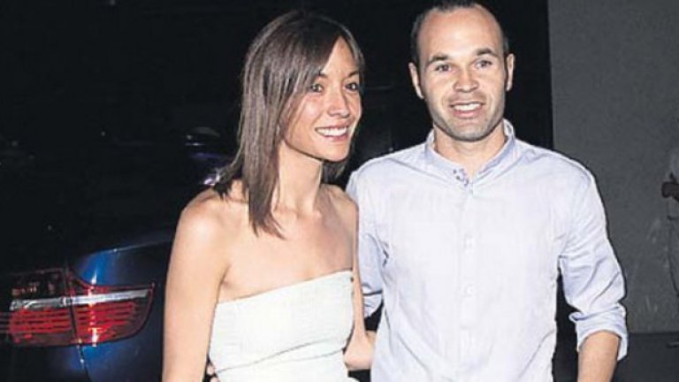 Андрес Иниеста и съпругата му Ана Ортис