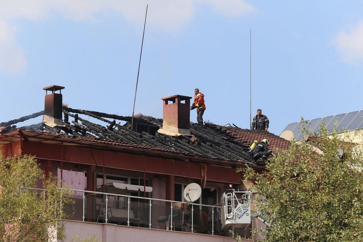 Пожар гори в жилищна сграда в Студентски град