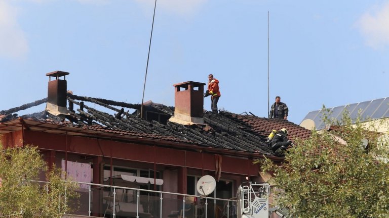 Пожар гори в жилищна сграда в Студентски град