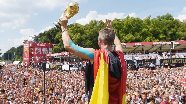 Германия е настоящият световен шампион, но на последния мондиал, провел се в страната - през 2006 г., триумфира Италия