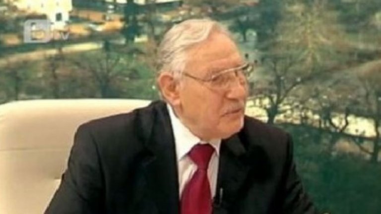 ...и от нея изскочи Петър Петров-Кучето