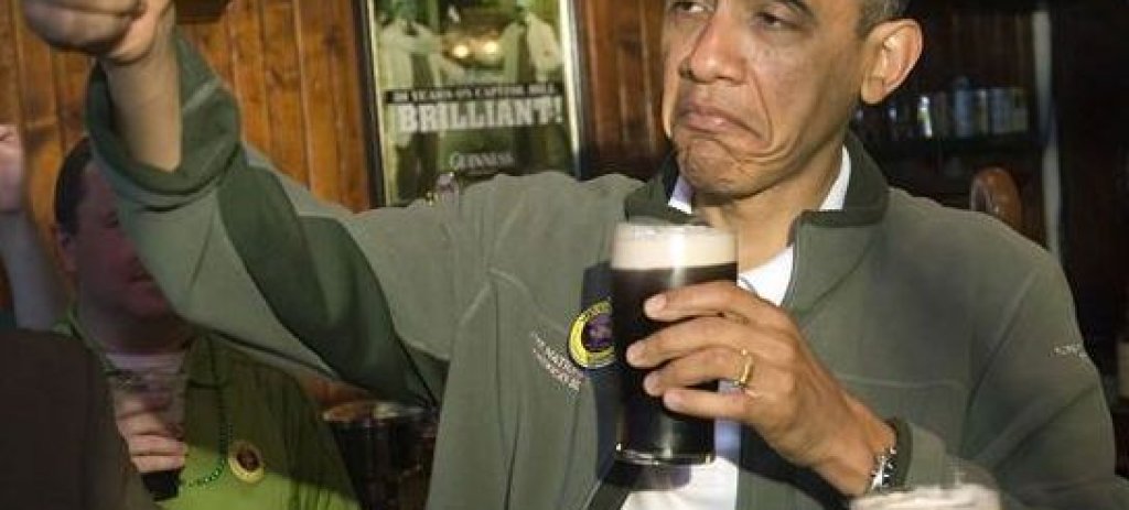 obama-drinking-a-beer
