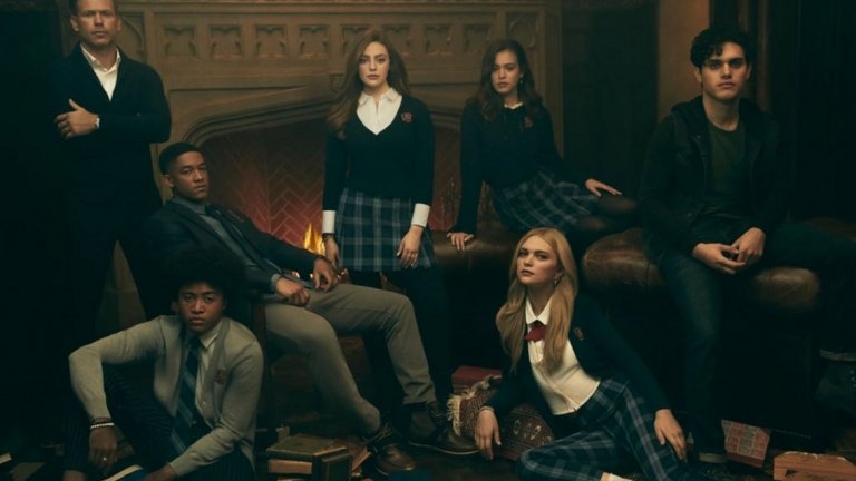 Legacies - 25 октомври
Поставен във вселената на хитовото шоу на CW The Vampire Diaries, този сериал разглежда съдбата на няколко от възпитаниците на училището за "надарени деца" в Мистик Фолс. Едната от главните героини е Хоуп Майкълсън от клана на първите вампири, която наскоро е загубила майка си, баща си и чичо си. Същевременно е и хибрид между върколак, вампир и вещица, което я прави вероятно най-могъщото живо създание на света към момента. Около нея ще се завъртят още интересни (и вероятно не по-малко "счупени") персонажи, а сериалът обещава драма и опасни същества на килограм.