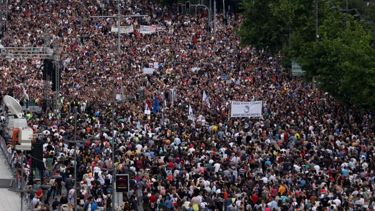 Десетки хиляди сърби излязоха на протест срещу насилието