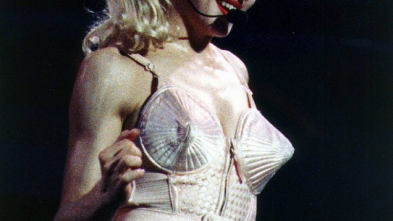 Жан Пол Готие направи емблематичните конусовидни сутиени за Мадона и “Blond Ambition Tour“ през 1990-та