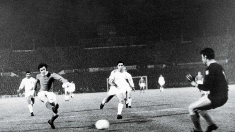 1966 г., стадион "Луш" в Лисабон
Юнайтед играе четвъртфинал с Бенфика за КЕШ. Това е първият наистина знаменит мач на Бести, който тогава е на 19 години. Той отбелязва два гола и пропуска още няколко.