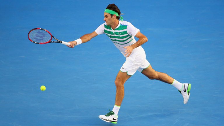 На границата: Роджър Федерер. Изключително семпла тениска, но с леко изрязаните гащенца ни връща доста назад във времето