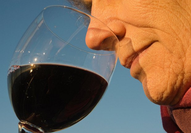  Вино 

Повечето италианци не сядат на масата без чаша вино, това е традиция от векове. Затова, ако попаднат в среда на въздържатели им е трудно. Те не са и особени пиячи, задоволяват се с няколко чаши вино на ядене.