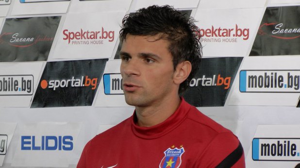 Българският защитник Валентин Илиев игра 90 минути и получи незаслужен жълт картон